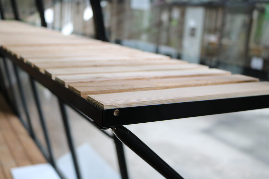 Table de travail en bois laquee