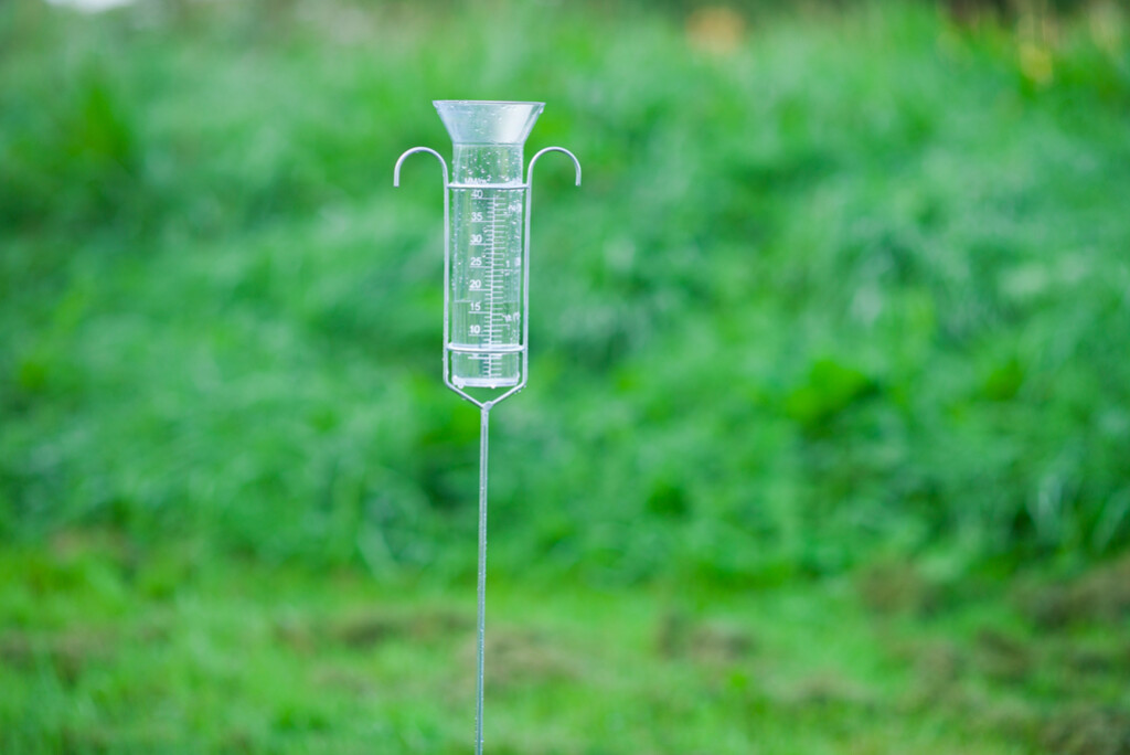 Regenmeter met stalen voet